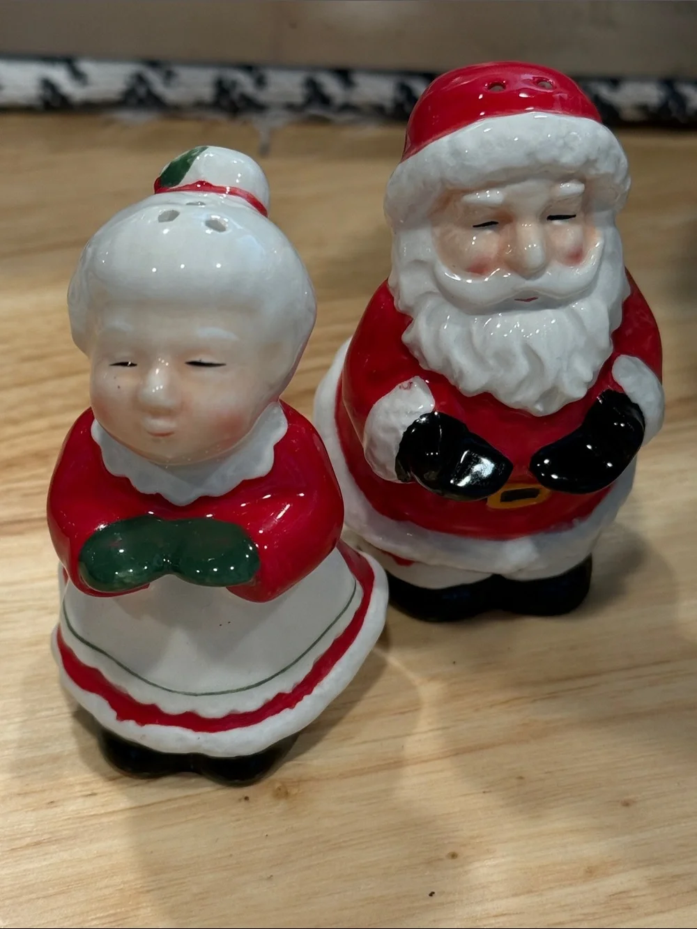 Santa and Mrs. Claus Ceramic Salt & Pepper Shaker Set